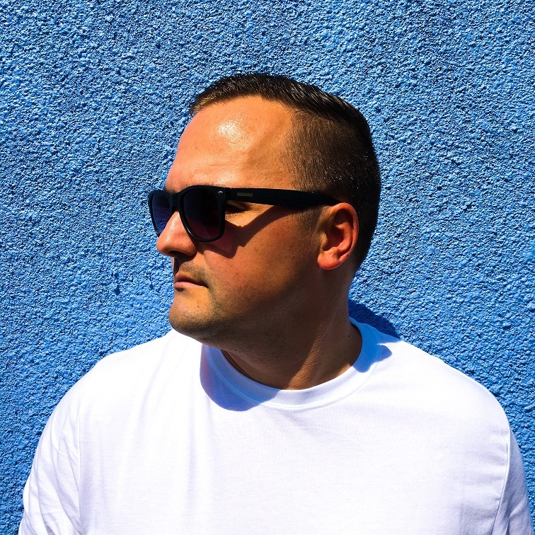 Aaron B. Thompson press shot 2019