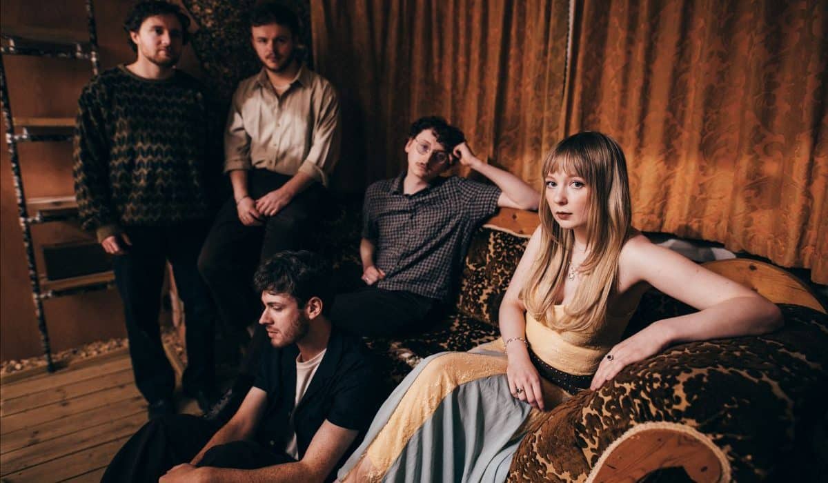 Night Swimming Announce New EP ‘Melting, Sometimes Bleeding’ and Share “Poison Berry”