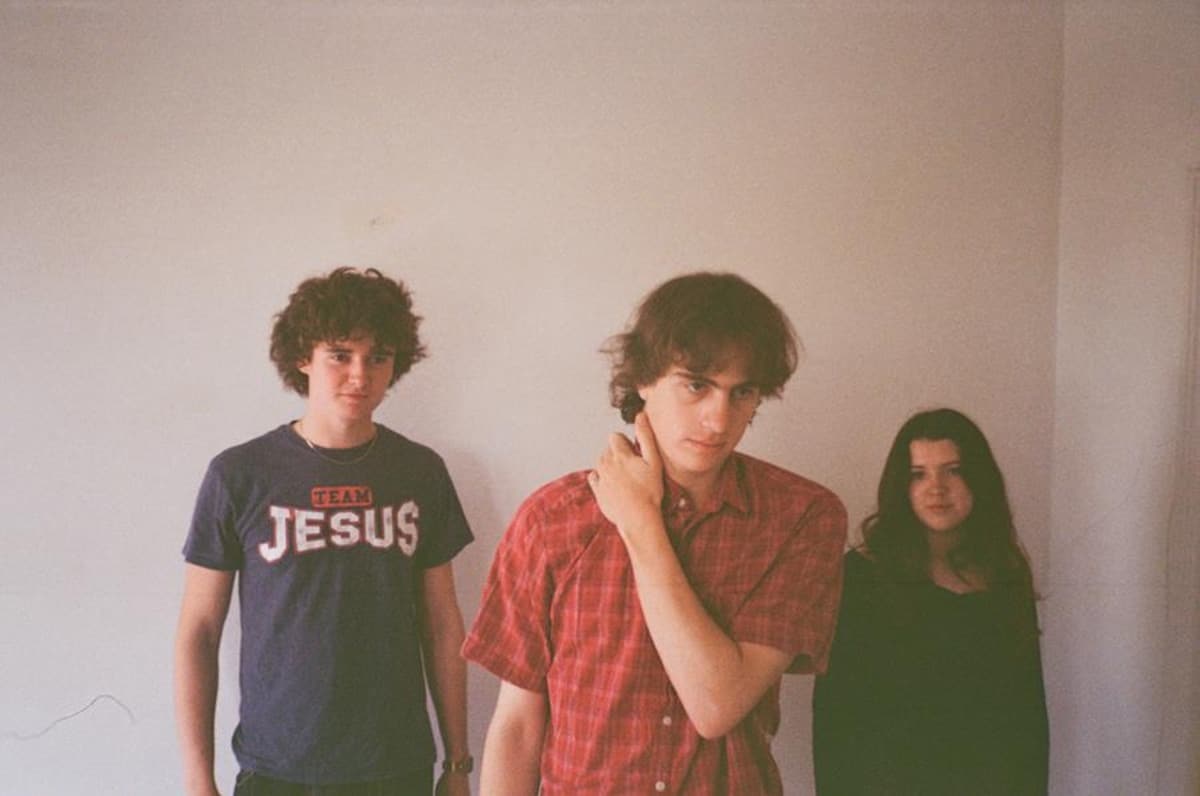 Big Red Introduce Themselves with Tense Debut Single ‘Isn’t He Funny?’