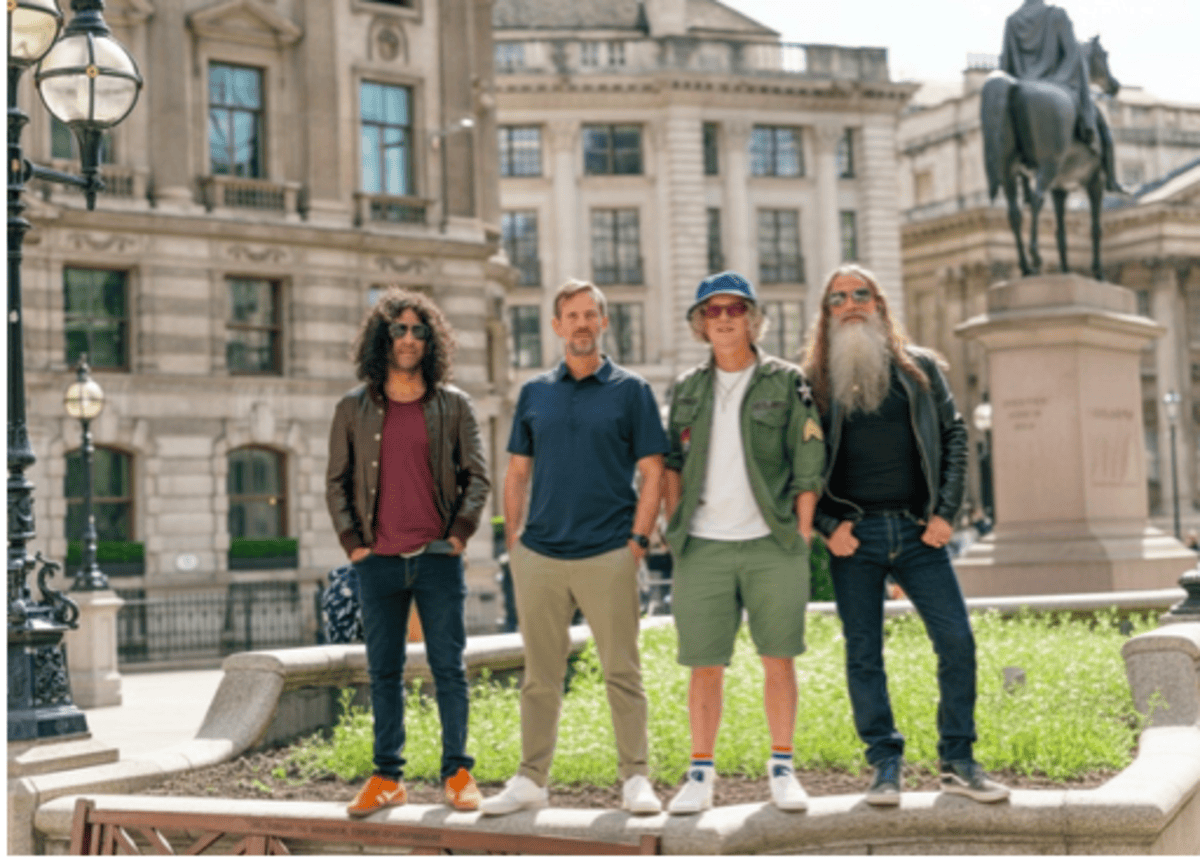 Cast's Yeah Yeah Yeah: The Magic Lives On