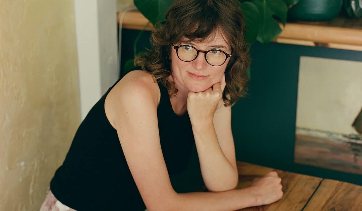 Charlotte Cornfield’s Hurts Like Hell: Short Stories and Alt-Country Soul<div class="album-stars-wrapper"><div class="album-rating-stars" style="display: inline-flex; align-items: center;"><i class="fa fa-star"></i><i class="fa fa-star"></i><i class="fa fa-star"></i><i class="fa fa-star"></i><i class="fa fa-star"></i></div></div>