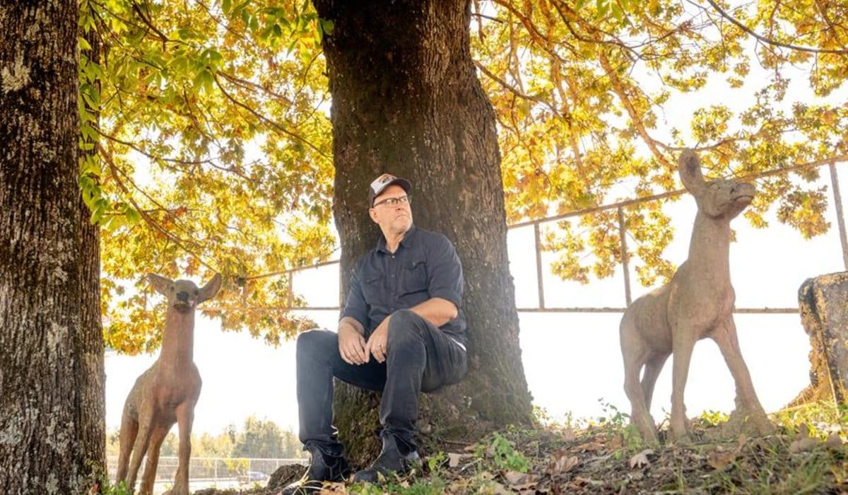 Crooked Fingers Enlists Sharon Van Etten for Electronic Duet “Haunted”