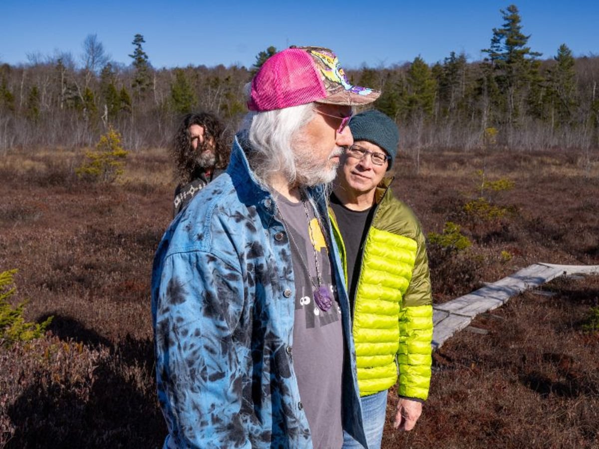 Dinosaur Jr. Set To Return With New Album ‘There Near’