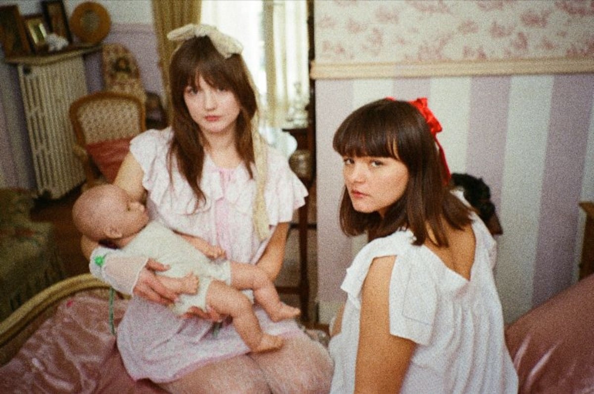 Disgusting Sisters Announce Debut Album ‘Skin & Blisters’ and Share New Single ‘Sorry Mister’