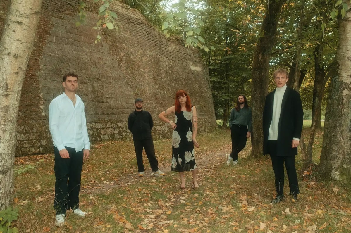 DITZ Unleash Nine-Minute Noise-Rock Odyssey ‘Don Enzo Magic Carpet Salesman’