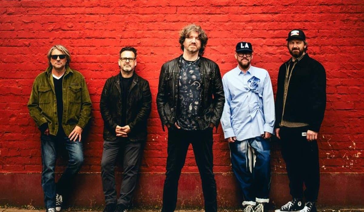 Embrace Unveil Reflective New Single ‘Stop’ Ahead of Landmark 30th Anniversary Year