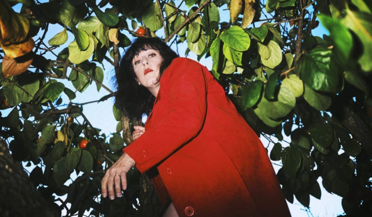 Hannah Lews’ Hannah Lew: A Rebel Synth-pop Embrace<div class="album-stars-wrapper"><div class="album-rating-stars" style="display: inline-flex; align-items: center;"><i class="fa fa-star"></i><i class="fa fa-star"></i><i class="fa fa-star"></i><i class="fa fa-star"></i><i class="far fa-star"></i></div></div>