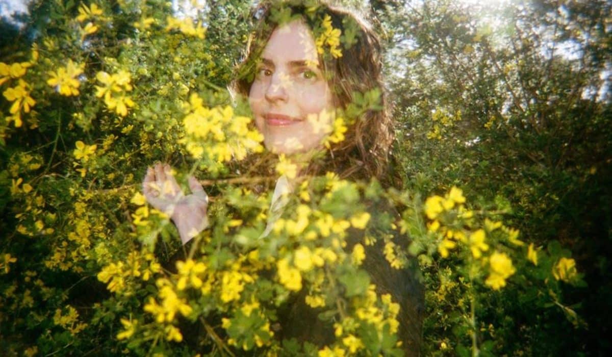 Jenny Gillespie Mason Shares Atmospheric New Single “Medicine of Light”