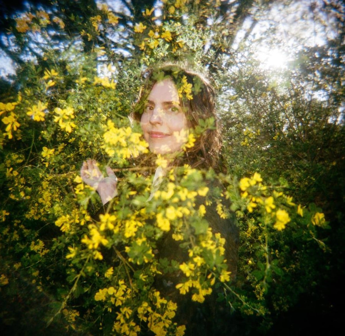 Jenny Gillespie Mason Shares Atmospheric New Single “Medicine of Light”