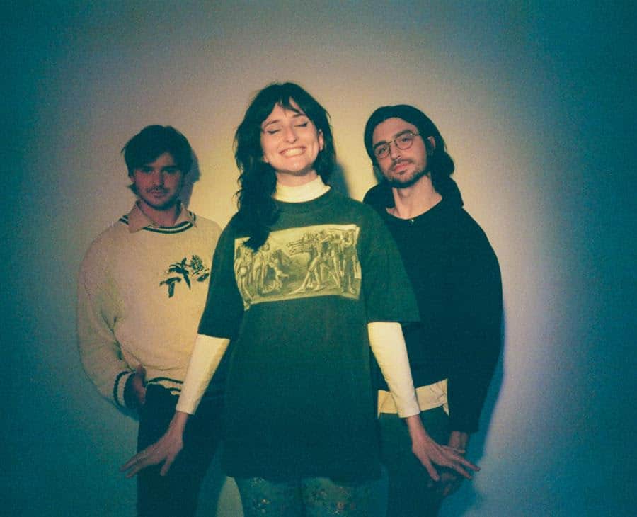 kills birds band press shot