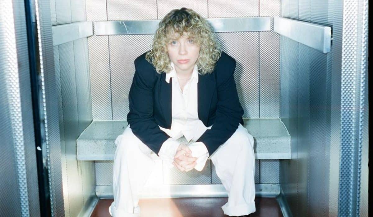 Lizzie Reid Confronts the Cycle of Obsession on Snarling New Single “Sweet Relief”