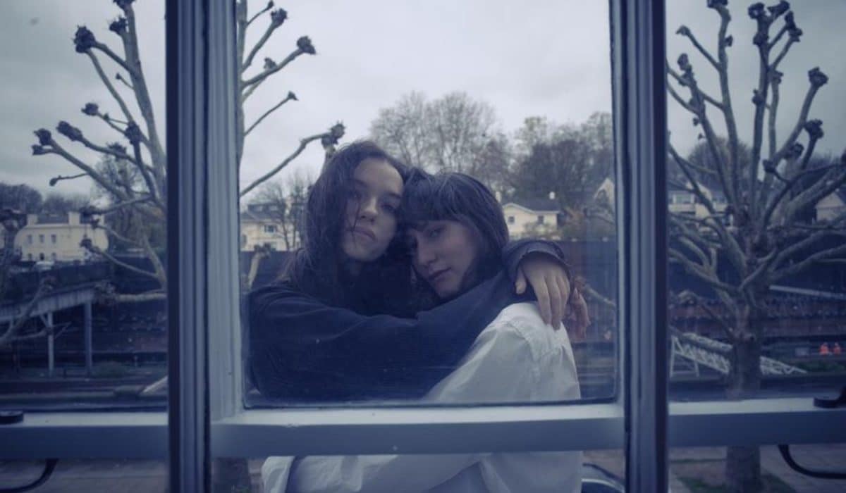 London Duo Cusk Unveil Haunting Debut Single “Blu Tac Piano”