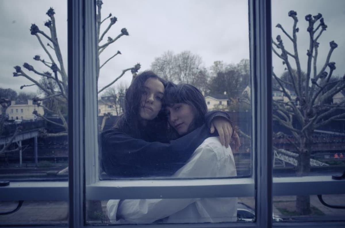 London Duo Cusk Unveil Haunting Debut Single "Blu Tac Piano"