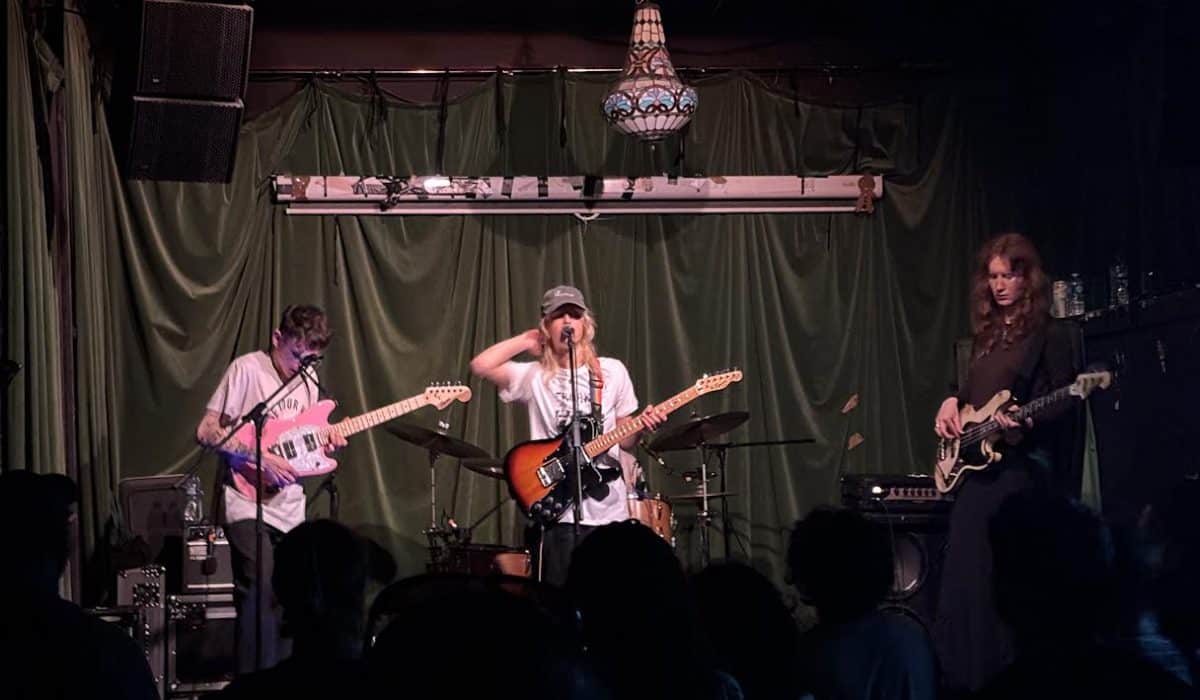 Melanie Baker, Live in Manchester: A Sincere, High-Energy Set.