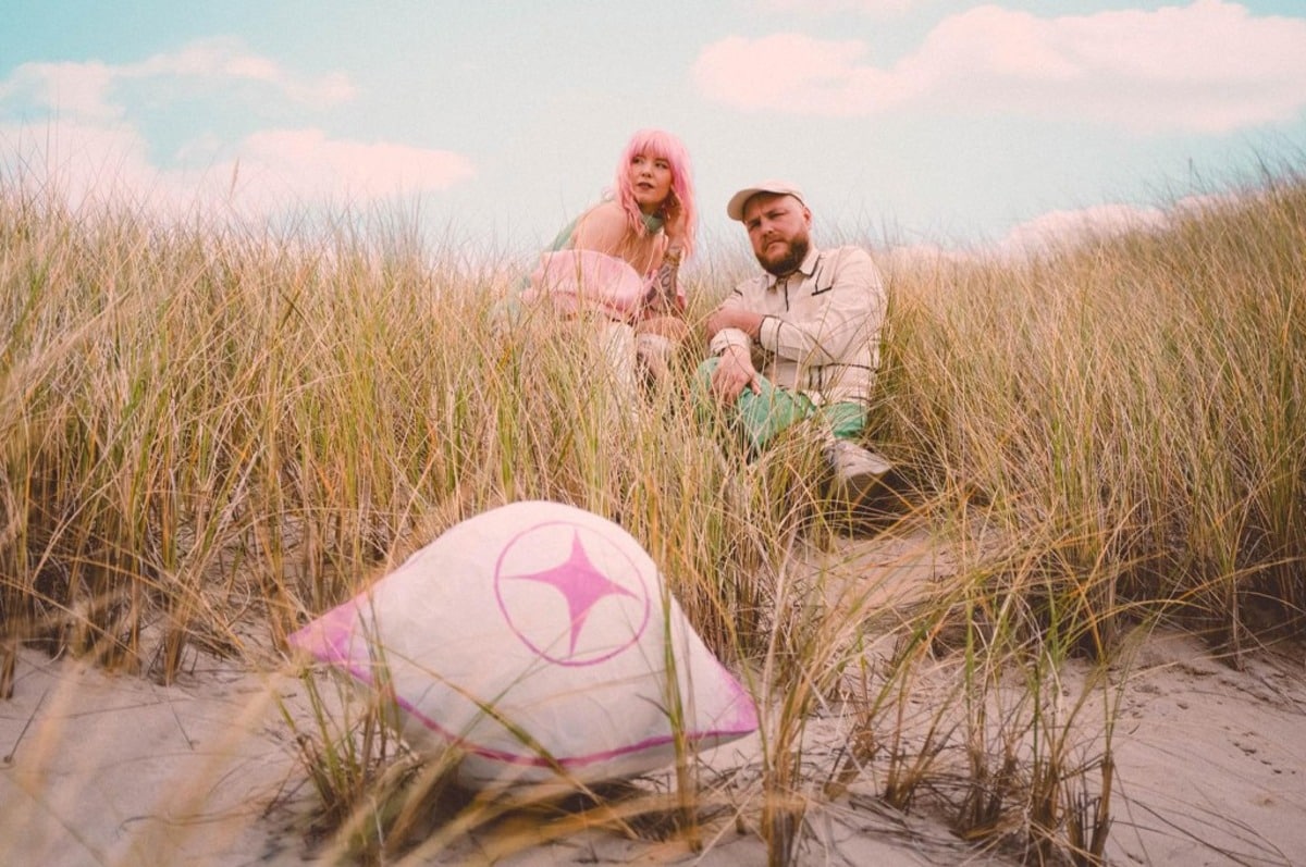 New Constellations Trace a Decade of Growth on Debut Album "It Comes in Waves"