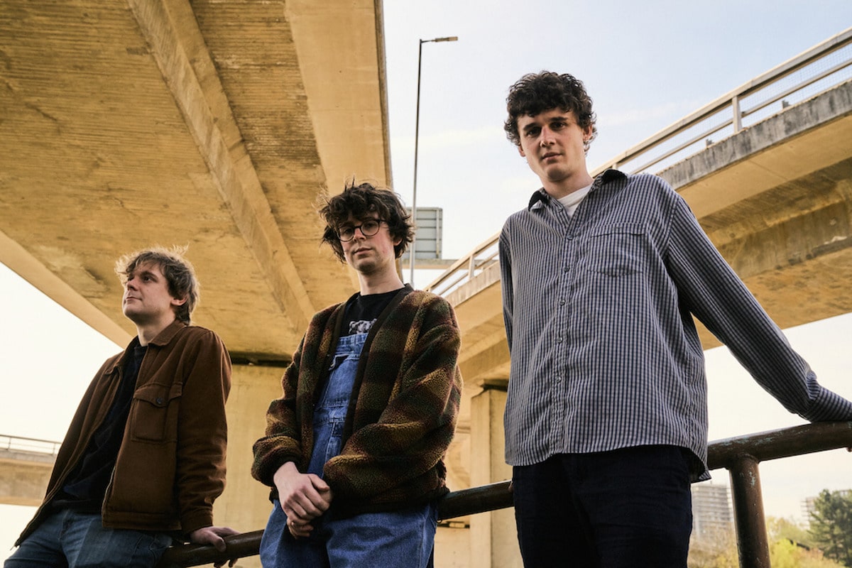 Shaking Hand, Live in Manchester: A Brave, Status Solidifying Performance.