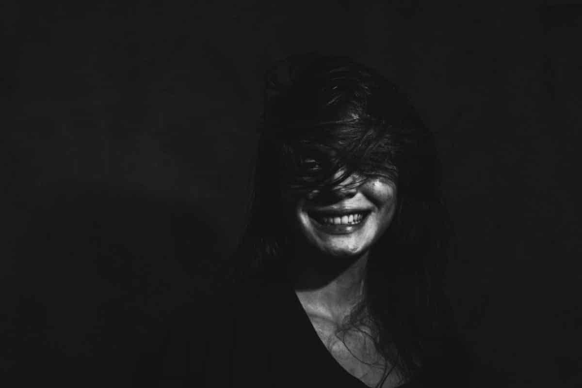 SOFIA ISELLA Unleashes Post-Punk Snarl on Commanding New Single 'Above the Neck'