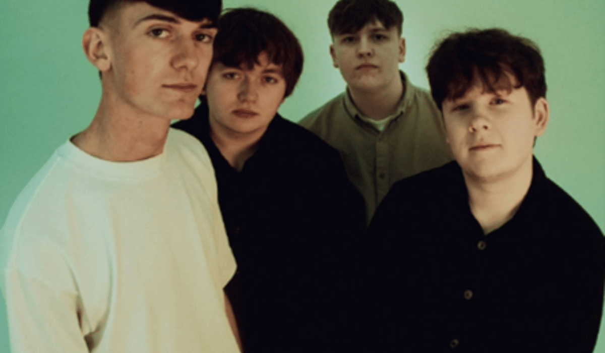 The Cases’ Mr Penny EP: Waving the Flag for British Guitar Music<div class="album-stars-wrapper"><div class="album-rating-stars" style="display: inline-flex; align-items: center;"><i class="fa fa-star"></i><i class="fa fa-star"></i><i class="fa fa-star"></i><i class="fa fa-star"></i><i class="fa fa-star"></i></div></div>