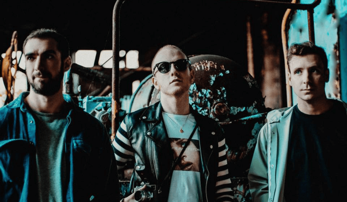 Two Door Cinema Club to Celebrate Tourist History with Huge London Show